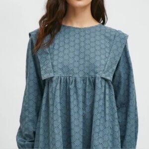 Compania Fantástica blue eyelet puff sleeve blouse